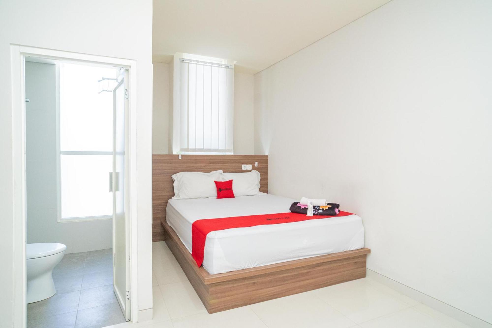 Reddoorz Plus @ Jalan Pemuda Timur Bojonegoro Eksteriør billede