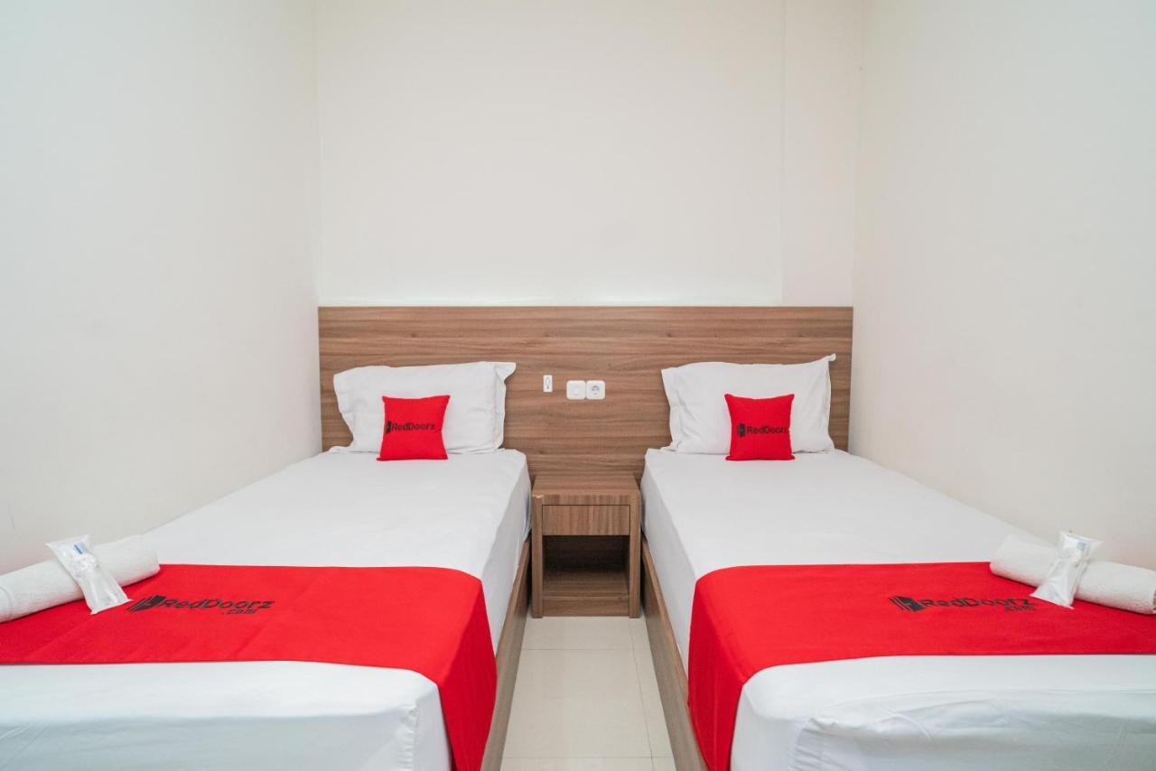 Reddoorz Plus @ Jalan Pemuda Timur Bojonegoro Eksteriør billede